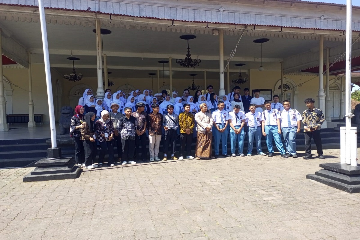 Murid SMAN 5 Magelang Asah Kreativitas dan Nasionalisme di Monalisa UNIMMA 2026
